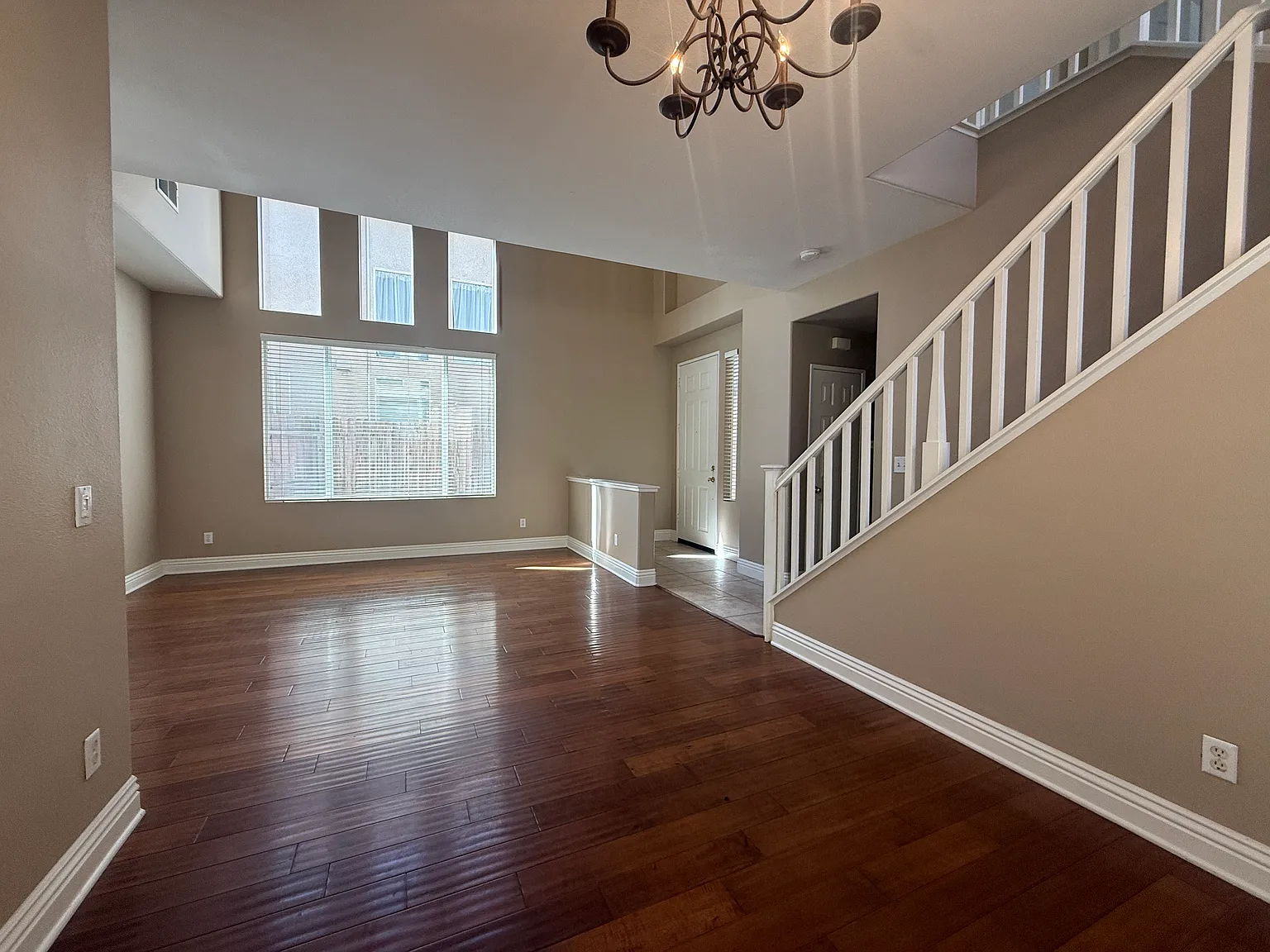 4 bed, 2.5 bath, 1825 sqft, $4,100 — Photo 3