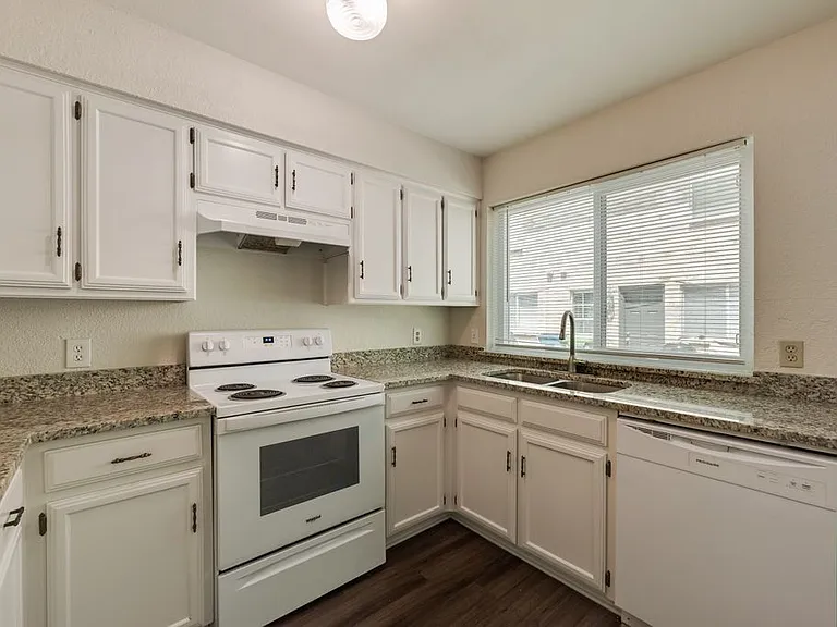 105 Wildwood Ct #UNITB — Photo 10
