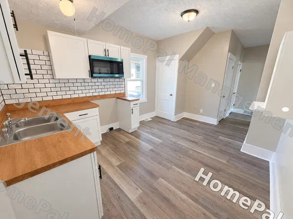 2338 S 21st St, Omaha, NE 68108