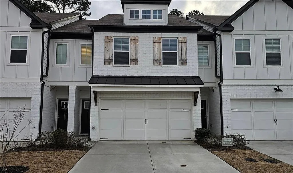 3 bed, 2.5 bath, 1818 sqft, $2,200 — Photo 1