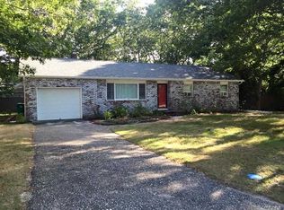 15 Chevy Chase Rd, Hampton Bays, NY 11946