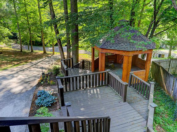 4th image of 6371 Grove Dr