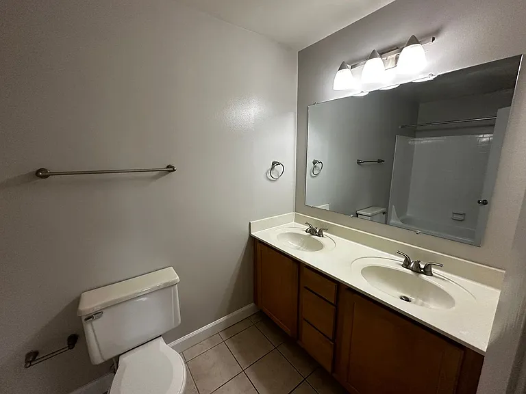 Coventry Court West Apartments — Photo 48