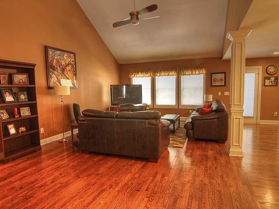 2nd image of 711 Excalibur Ct
