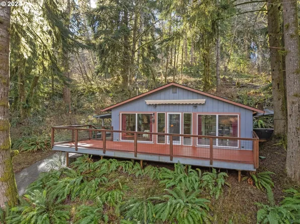 9884 Beach Dr, Clatskanie, OR 97016