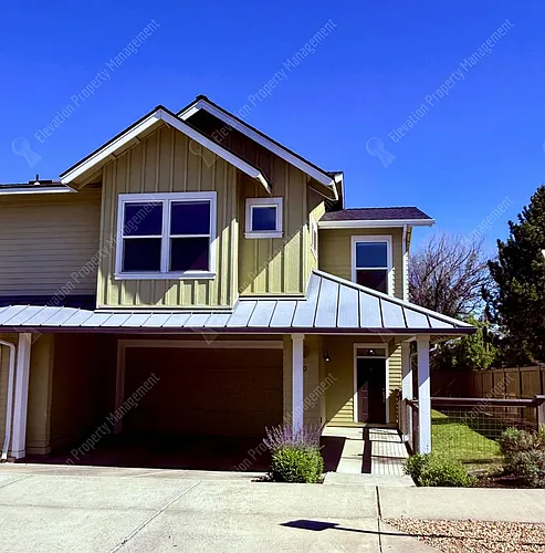 790 NE Isabella Ln Photo 1
