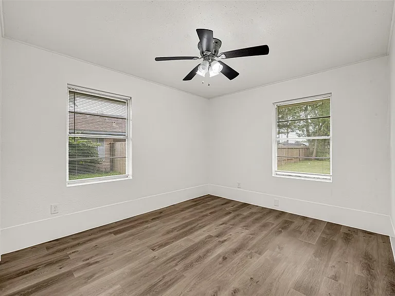 506 Edgebrook Dr — Photo 16