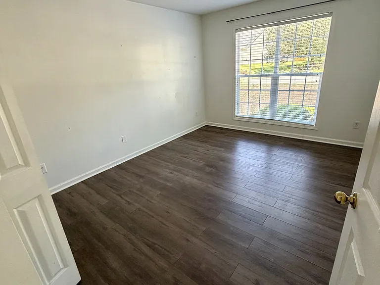 1050 Chapel Hill Dr — Photo 16