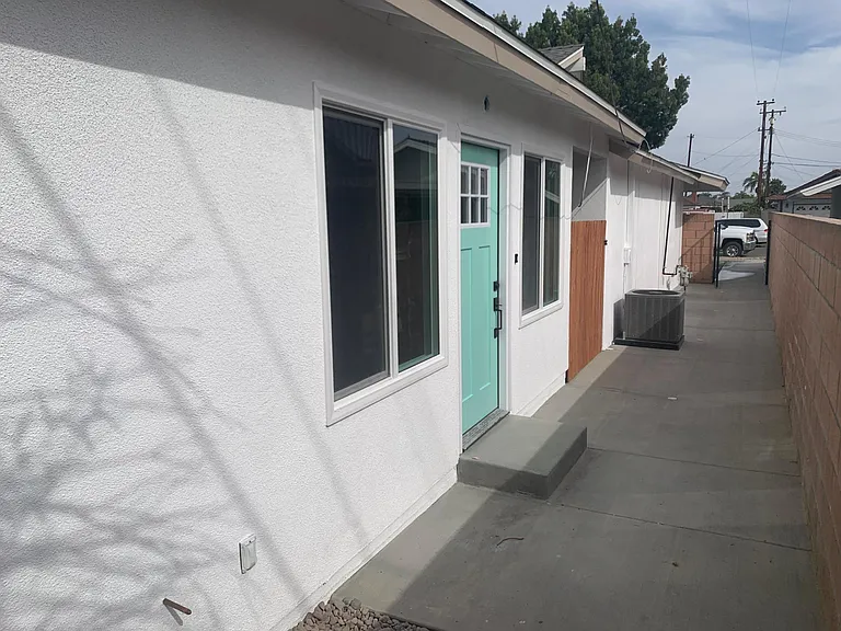 6443 Verdi Dr #B — Photo 2