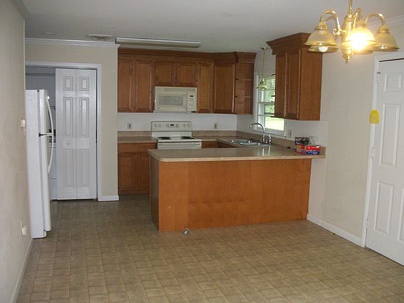 large eat in kitchen