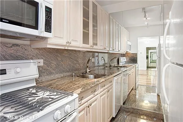 Sold by R New York | media 3