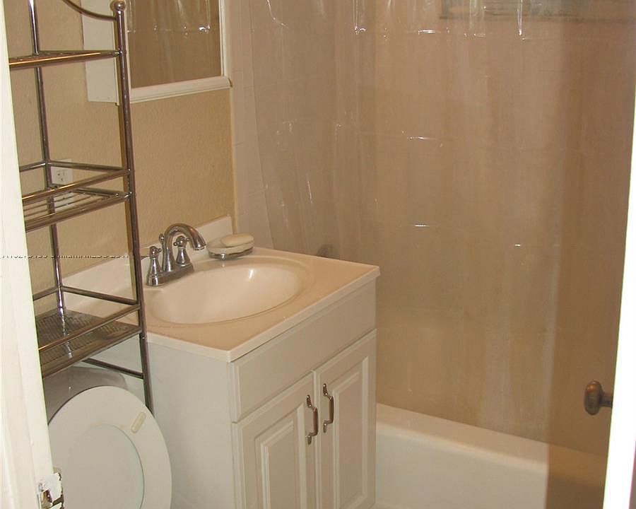 1st image of 1607 N Treasure Dr #5