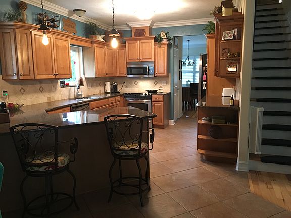 4th image of 502 Emerald Dr