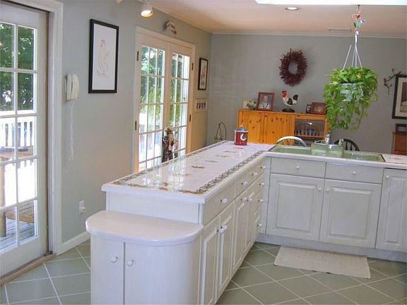 Renovated Kitchen w/2 Sliders to Backyard Deck