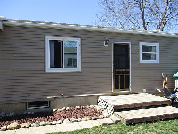 3rd image of 205 E Naldrette St