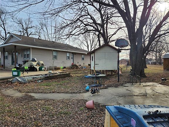 2nd image of 4182 SW K St
