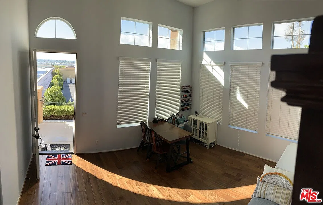 3 bed, 2.5 bath, 1782 sqft, $4,000 — Photo 3