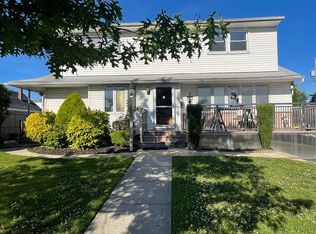 134 Haverford Rd, Hicksville, NY 11801