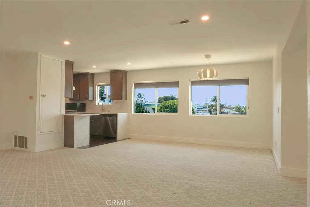 2 bed, 1200 sqft, $5,250 — Photo 2