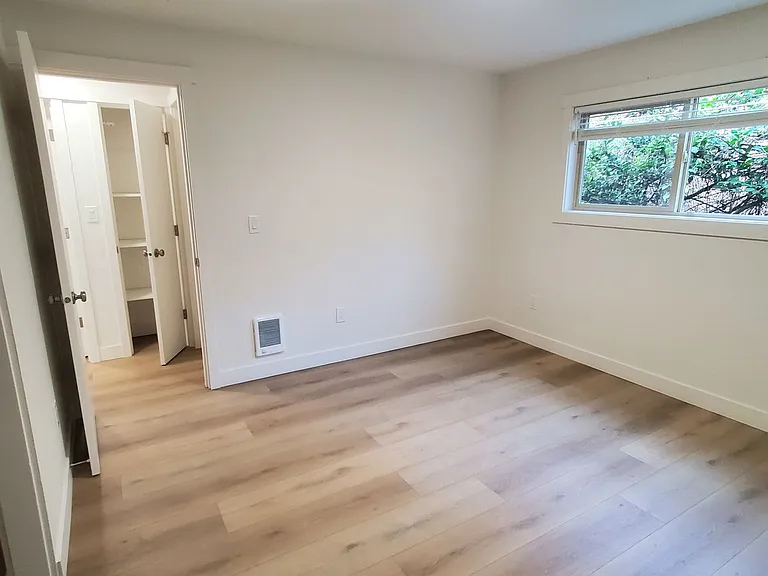 Royal Anne Apartments — Photo 36