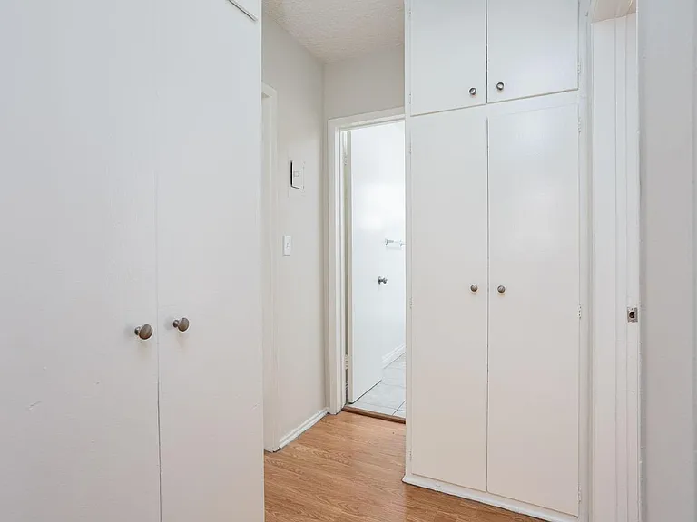 12860 Oxnard St #5 — Photo 10