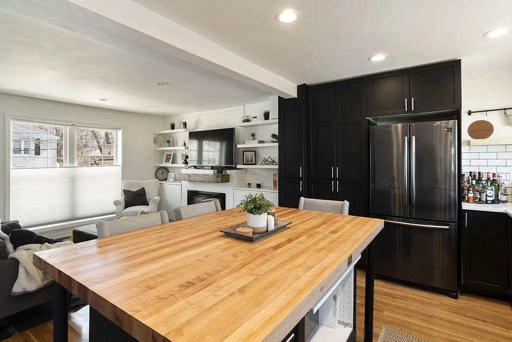 3 bed, 1.5 bath, 1152 sqft, $3,950 — Photo 3