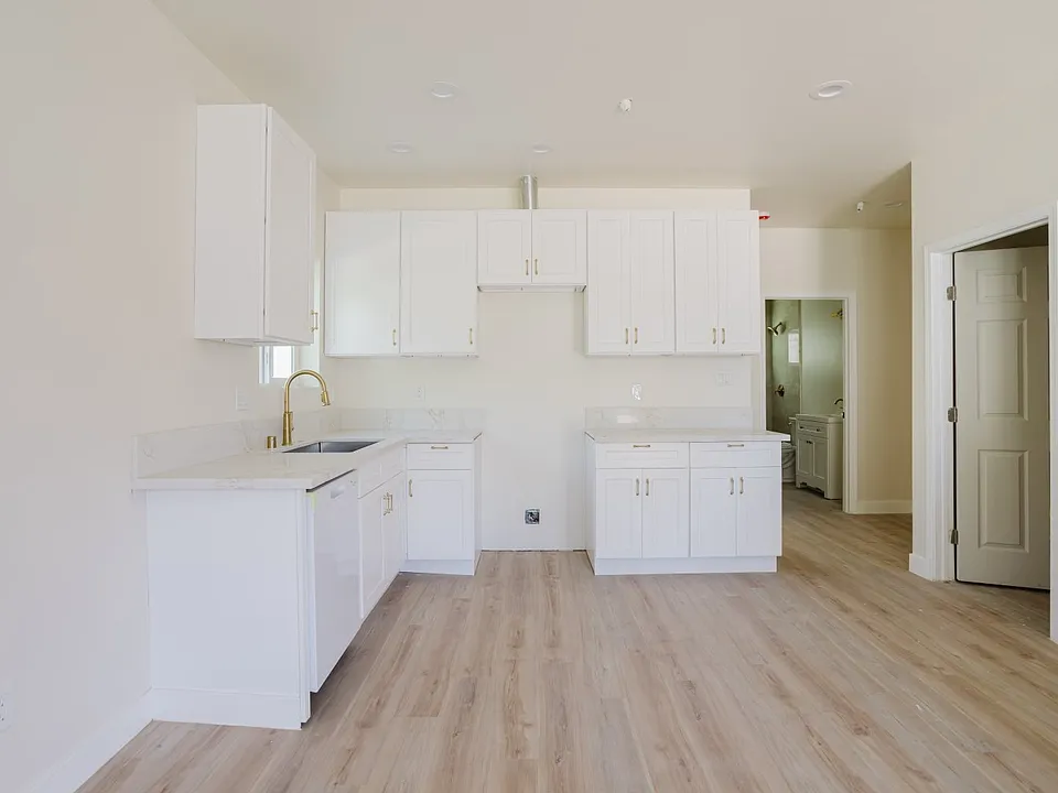 5426 Sale Ave
