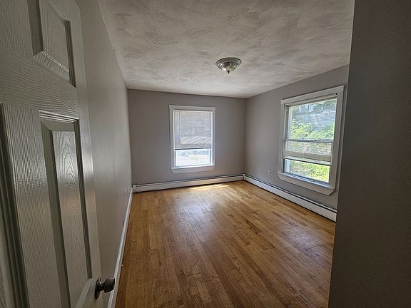 5th image of 35 Bradshaw St APT 2