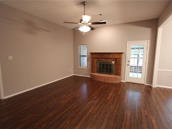 2nd image of 1614 Somerset Way