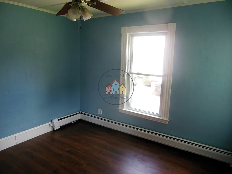 Middle Bedroom