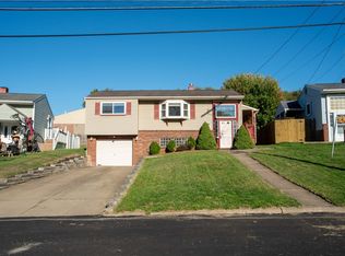 1079 Catherine Dr, Conway, PA 15027