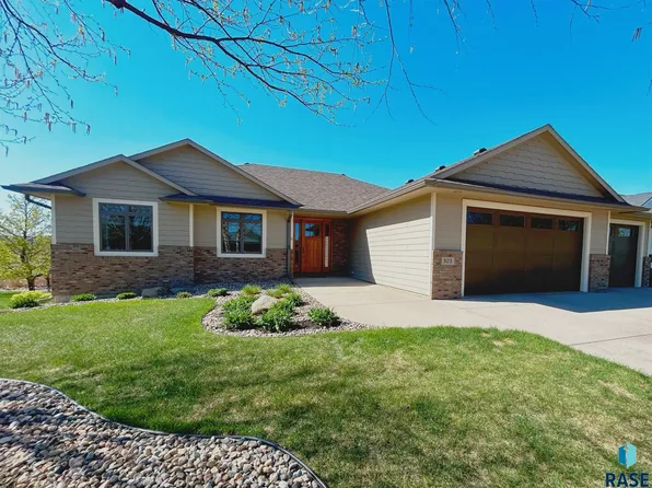 305 E 77th St, Sioux Falls, SD 57108
