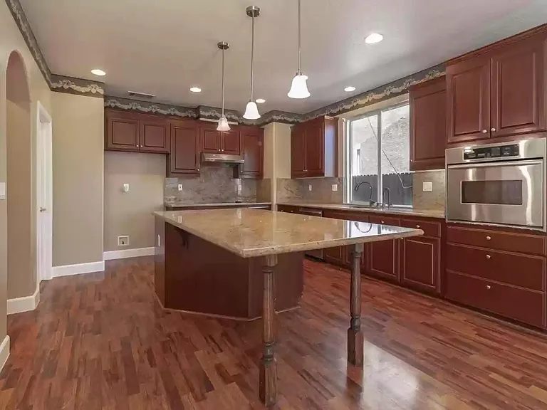 764 Mount Rushmore Ave — Photo 5
