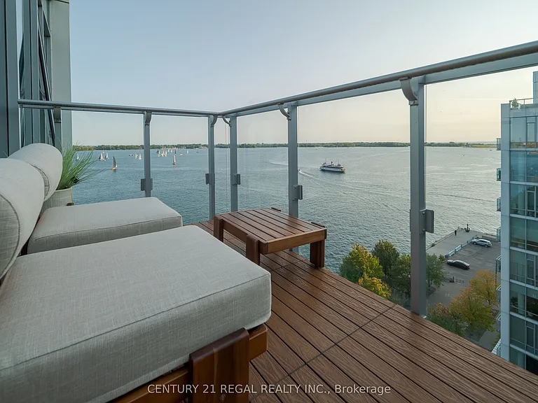 29 Queens Quay E #1014 — Photo 15