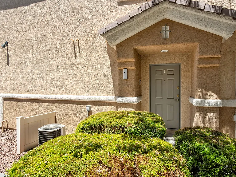 3520 Glorious Iris Pl #1 — Photo 2