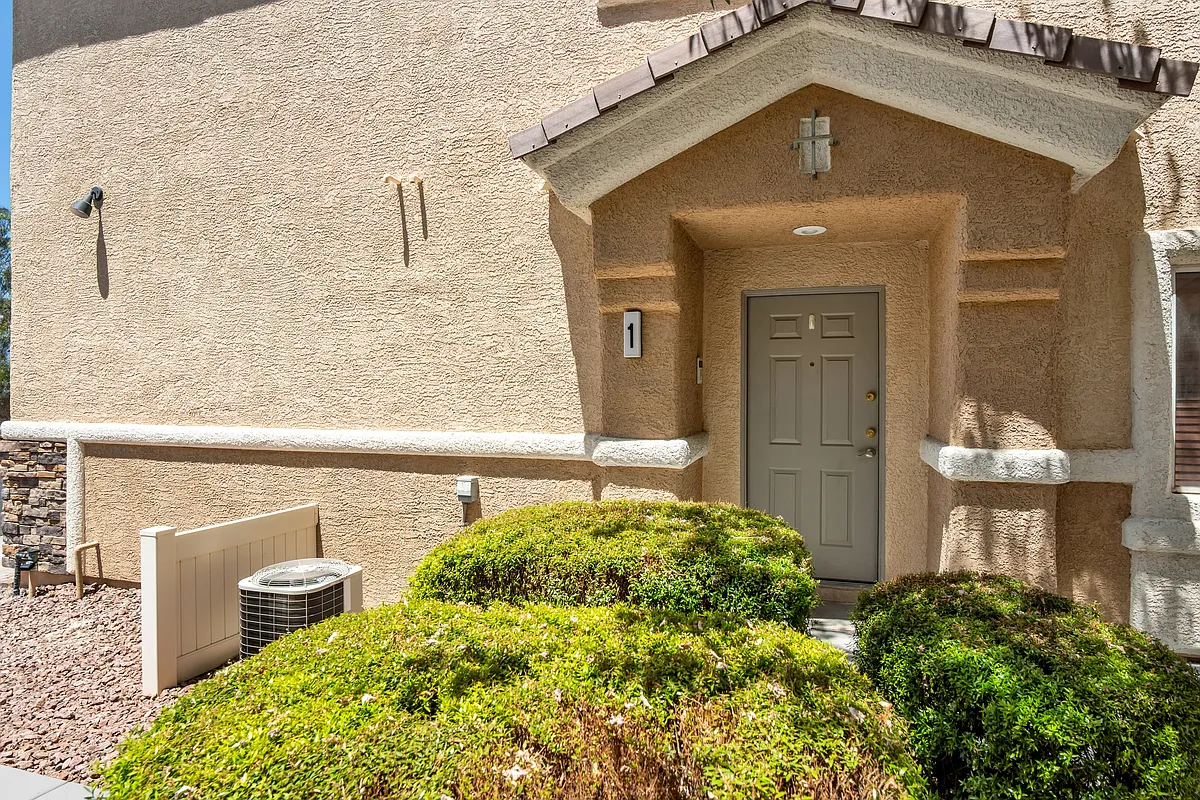 Building Photo - 3520 Glorious Iris Pl #1