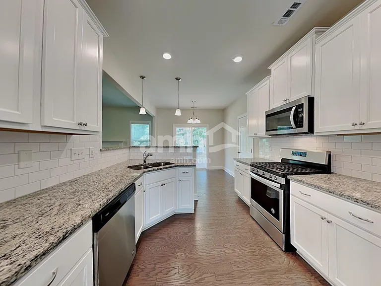 409 Forest Glen Dr — Photo 3