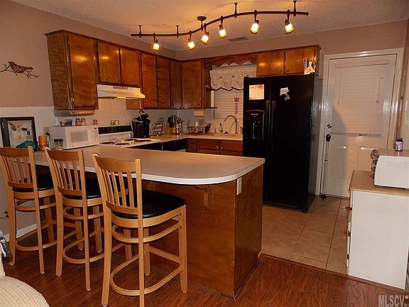 2nd image of 102 Brandywine Dr NE
