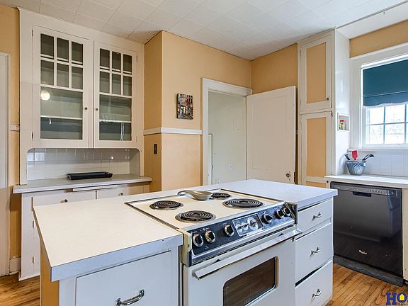 3rd image of 3403 Laura Ave