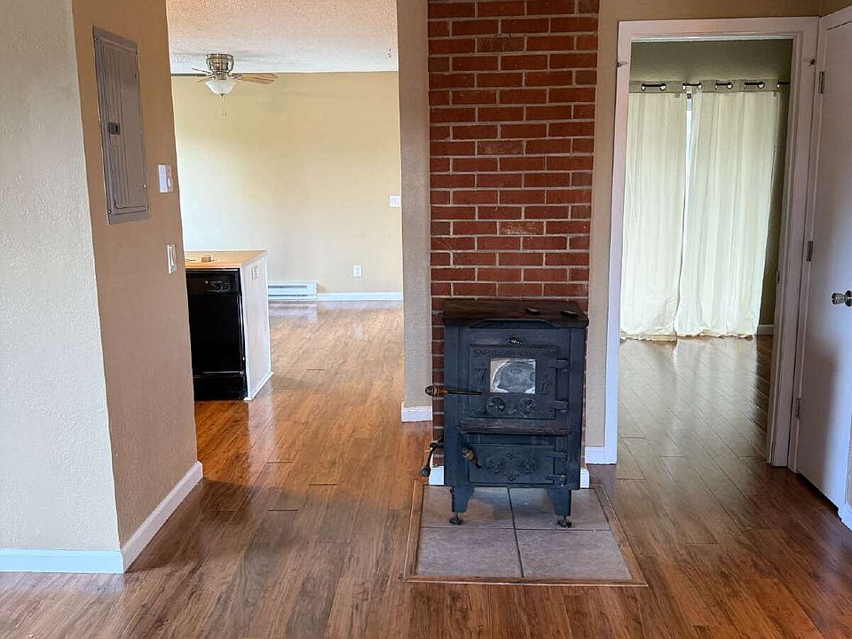 1st image of 305 Meadow Dr