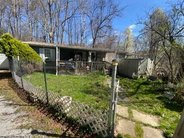 89 Plum Cir, Morgantown, WV 26505