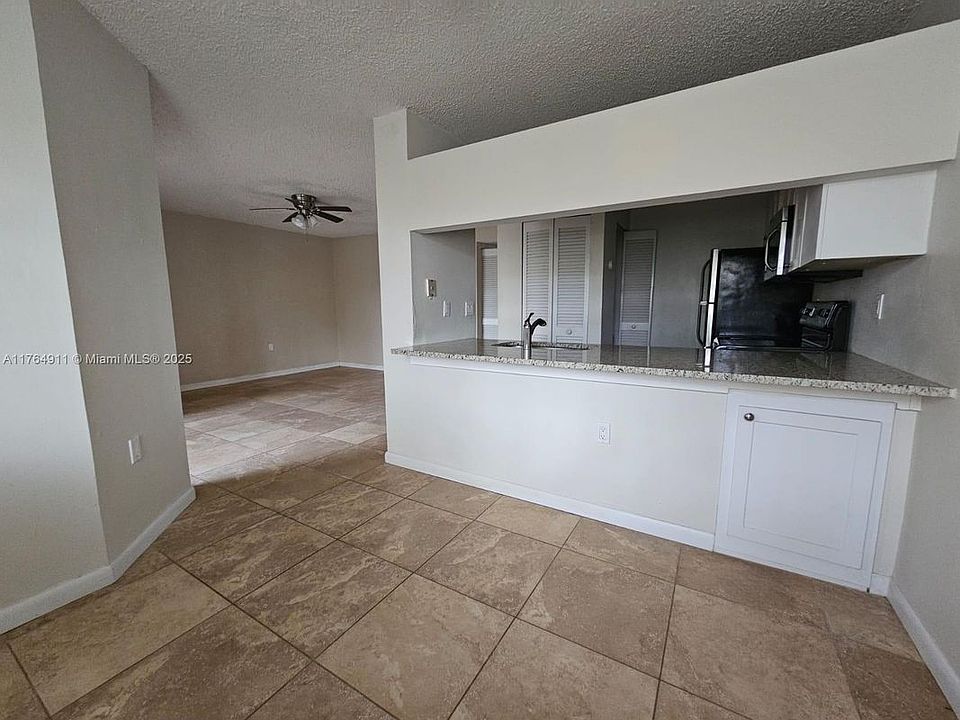 2nd image of 22203 Glenmoor Dr