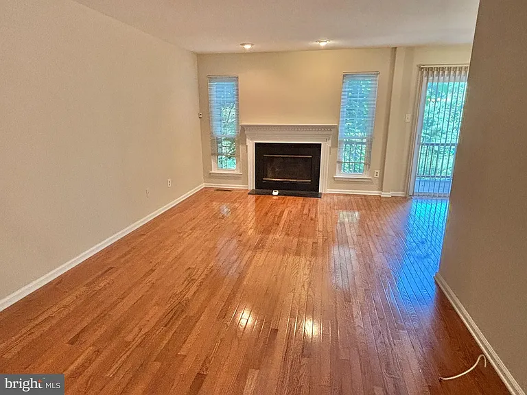 335 Danbury Ct #335 — Photo 12