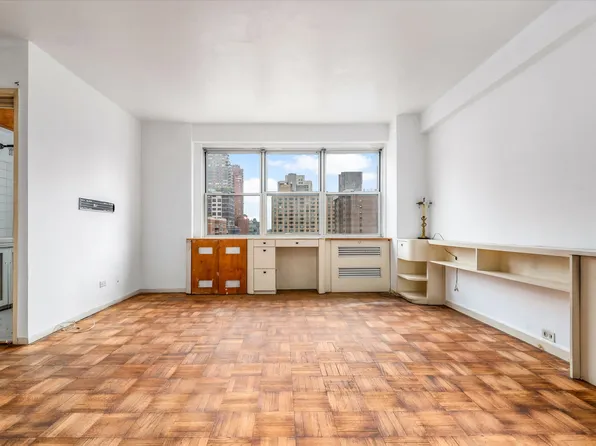 300 East 71st Street image 6 of 13