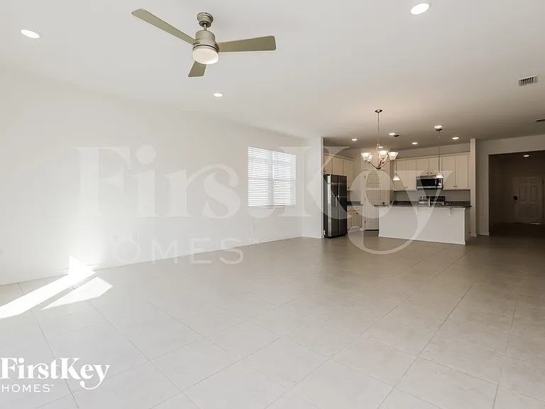 585 Crown Rose Dr — Photo 3