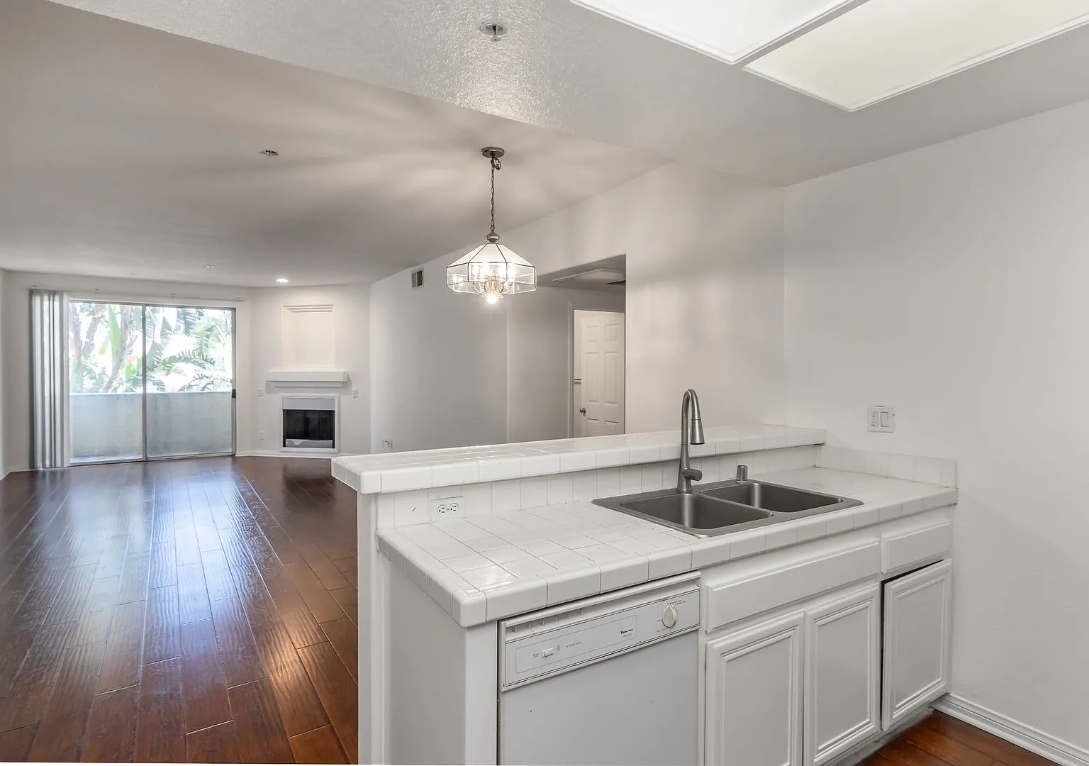 16940 Chatsworth St #106 — Photo 4