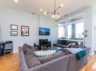 1133 W Addison St #3F, Chicago, IL 60613