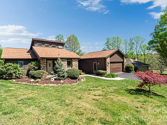 2nd image of 3104 Cove Loop Rd