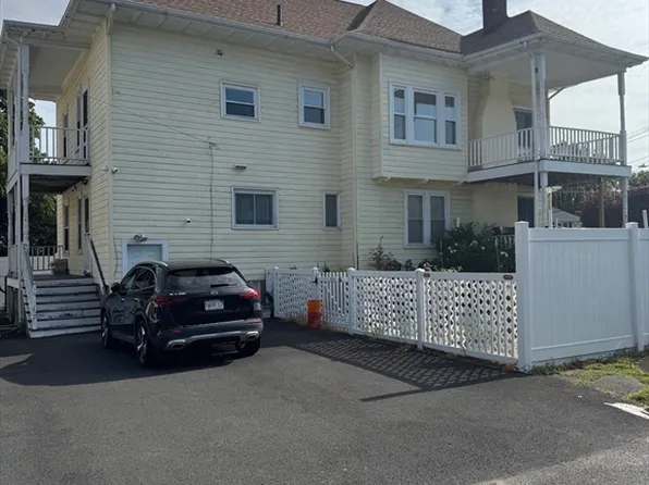253 Humphrey St #2, Marblehead, MA 01945