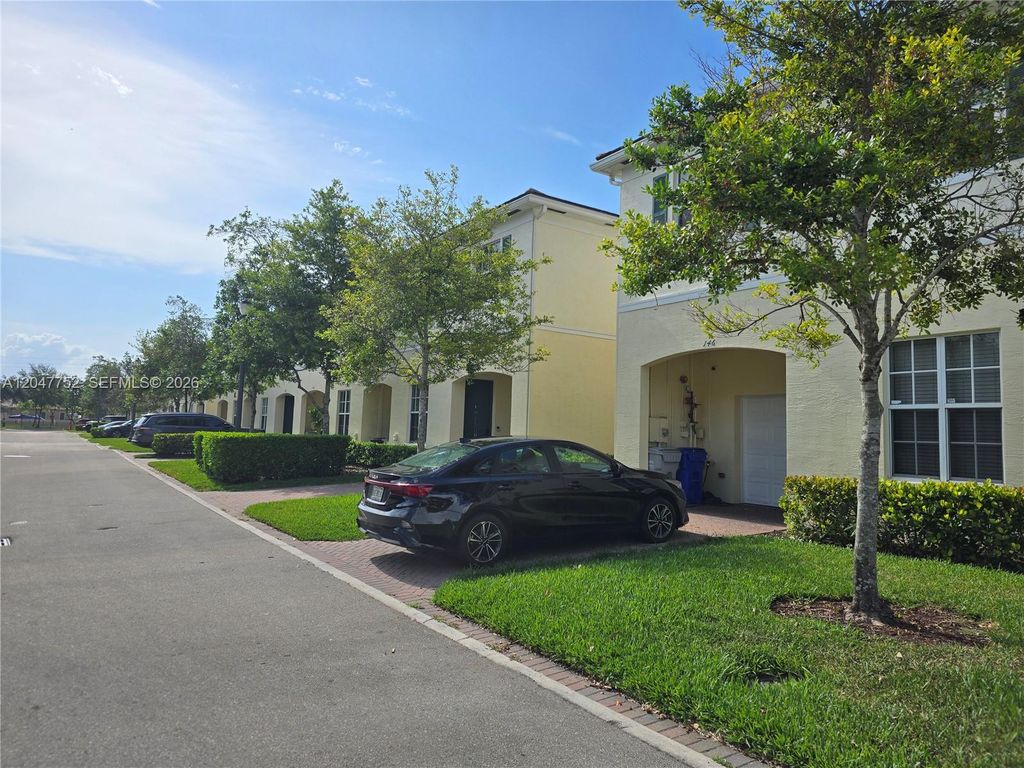 146 SW 7th Ct, photo 2
